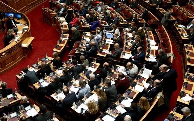 Πυρ ομαδον κατά της κυβέρνησης για το μεταναστευτικό